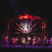 Mais de mil crianças e adolescentes de projetos sociais do Rio de Janeiro terão a oportunidade de assistir a uma sessão exclusiva do musical Wicked nesta quinta-feira (13), na Cidade das Artes, na Barra da Tijuca. Para muitos dos jovens, será a primeira vez que entrarão em um teatro para acompanhar uma superprodução da Broadway.