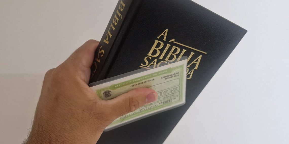 Bíblia com título de eleitor