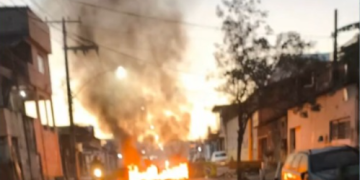 Barricadas incendiadas em Senador Camará