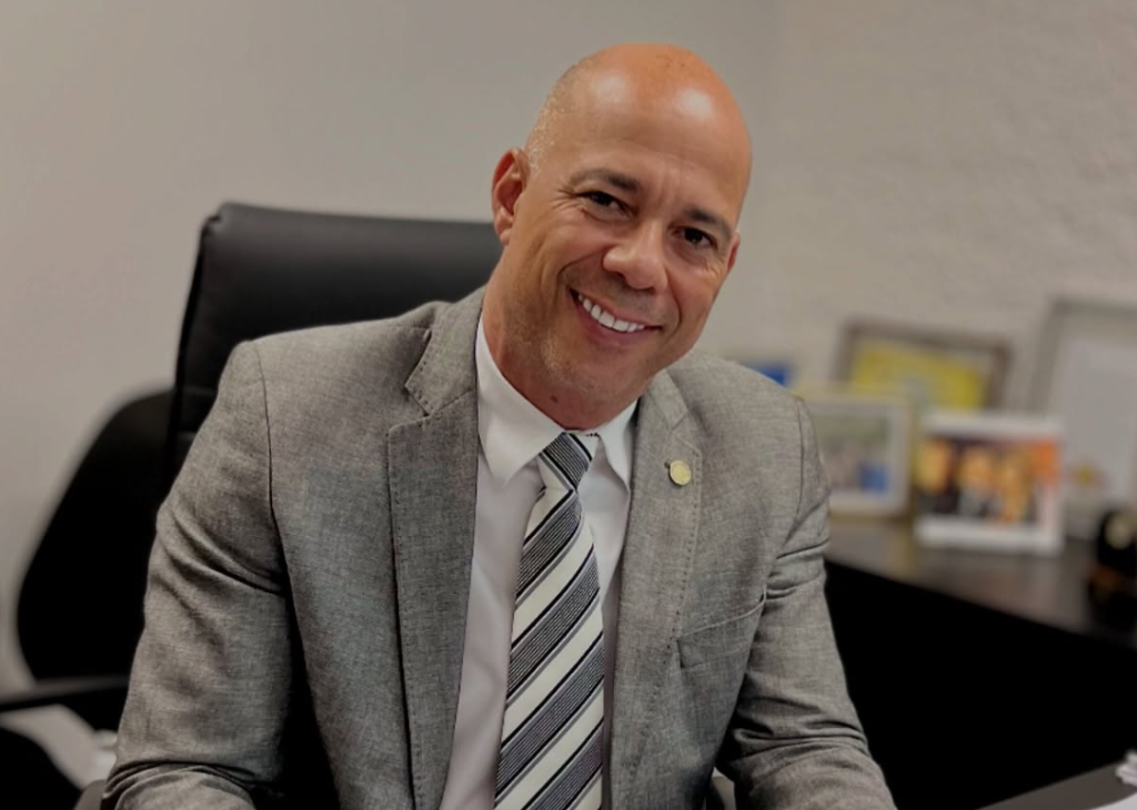 TRE-RJ dá três dias para Valdecy da Saúde esclarecer declaração de raça; identificação do deputado mudou de ‘branca’ para ‘parda’