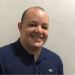 Cristiano Santos sorrindo em foto