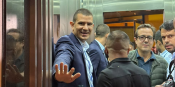 Eleições 2026: Douglas Ruas chega para o debate na Casa Firjan