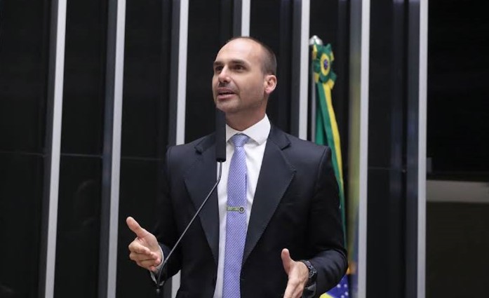 Por causa de dívida, imóvel de mais de R$ 1 milhão de Eduardo Bolsonaro vai a leilão 47 Eduardo Bolsonaro