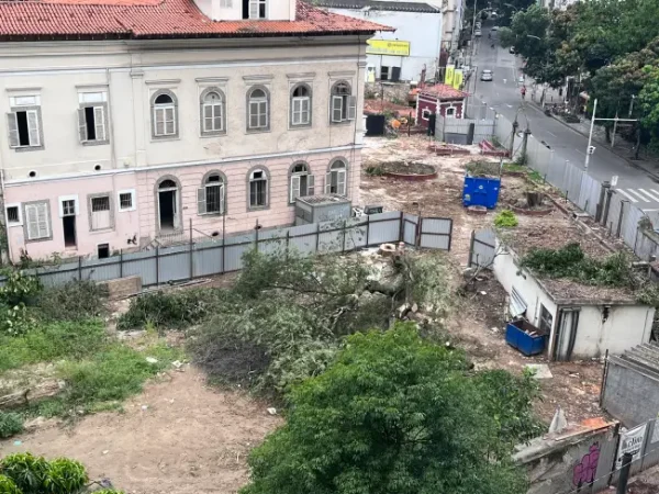 MP pede anulação de licenças que permitiram corte de árvores no terreno do antigo Colégio Bennett 47 terreno do antigo Colégio Bennett, no Flamengo