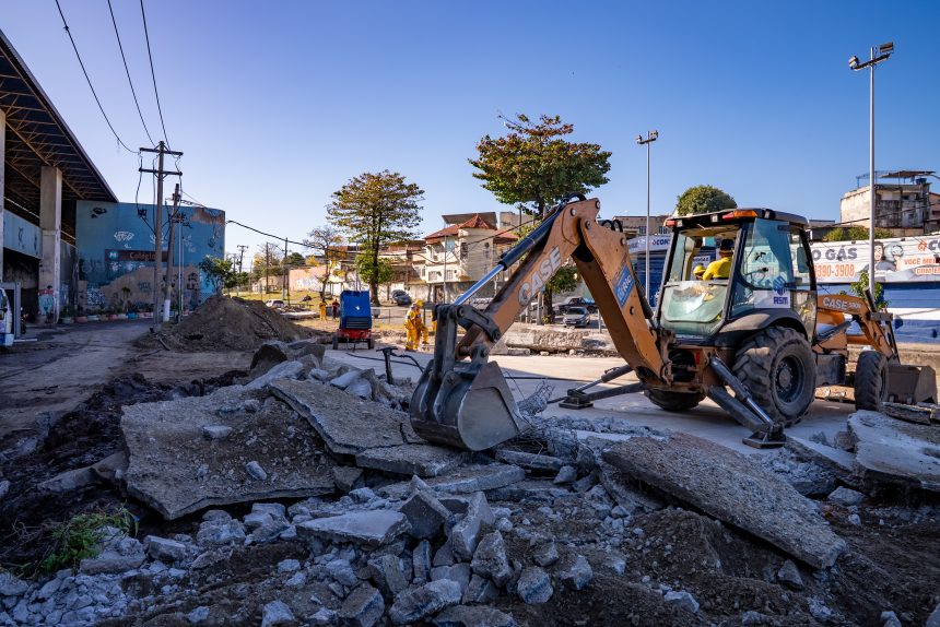 Obras para construção de novo terminal no bairro Colérgio