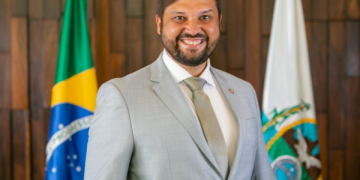 Único deputado do Agir na Alerj, Júlio Rocha tenta reeleição — mas com outra raça declarada