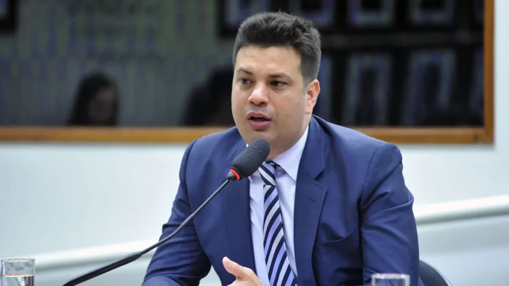 Os padrinhos do Pix: com R$ 500 mil injetados, família Picciani lidera doações no Rio para alavancar campanha de Leonardo
