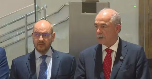Governo do estado e BNDES anunciam acordo para novos investimentos e redução de parcelas da dívida 48 Ricardo Couto e Aloísio Mercadante