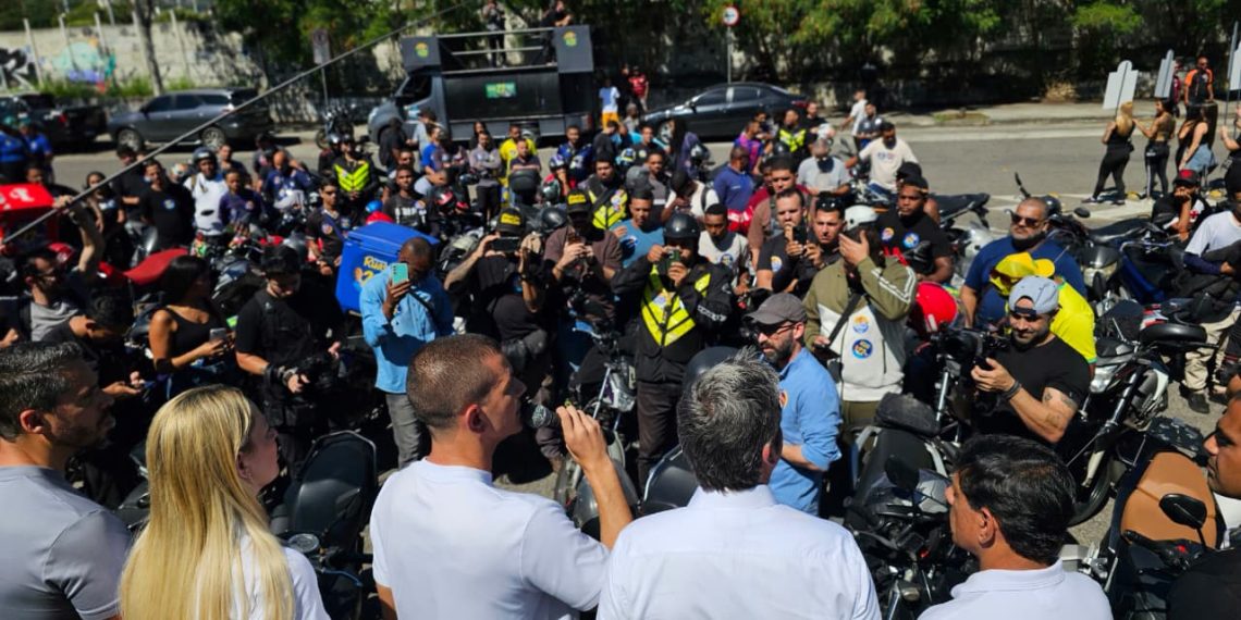 Ruas com motoboys