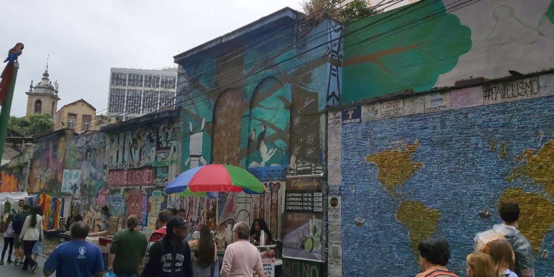 Terreno vago ao lado da Escadaria Selarón