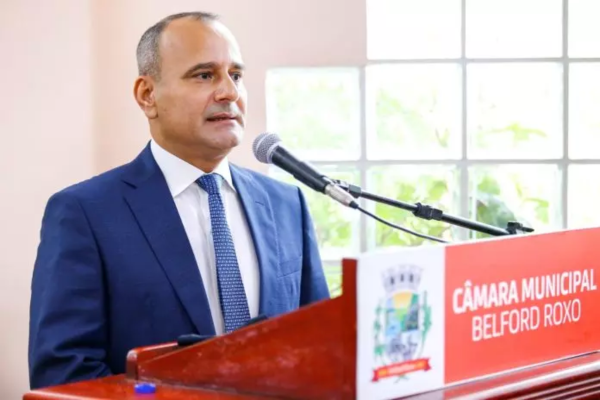 Cadê a papelada? Com histórico de processos e bloqueios financeiros, Waguinho apresenta apenas uma certidão ao TSE 48 Waguinho na Câmara de Belford Roxo