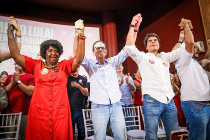 Benedita da Silva, Eduardo Paes e Pedro Paulo durante convenção da Federação Brasil da Esperança