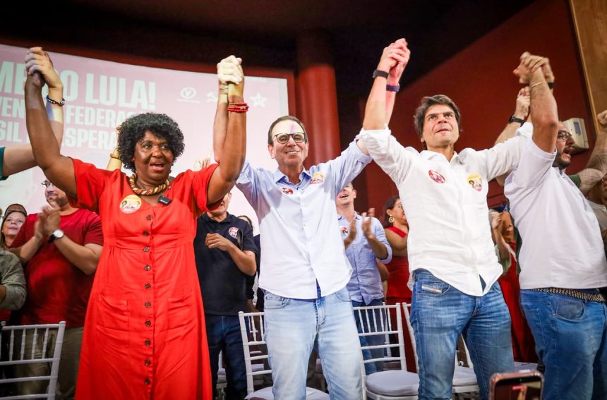 Benedita da Silva, Eduardo Paes e Pedro Paulo durante convenção da Federação Brasil da Esperança