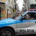 Nem a Justiça tira a farda de PMs condenados no Rio: apesar das decisões judiciais, responsáveis por crimes como homicídio e tortura permanecem com salários e patentes 62 Carro da PM do Rio