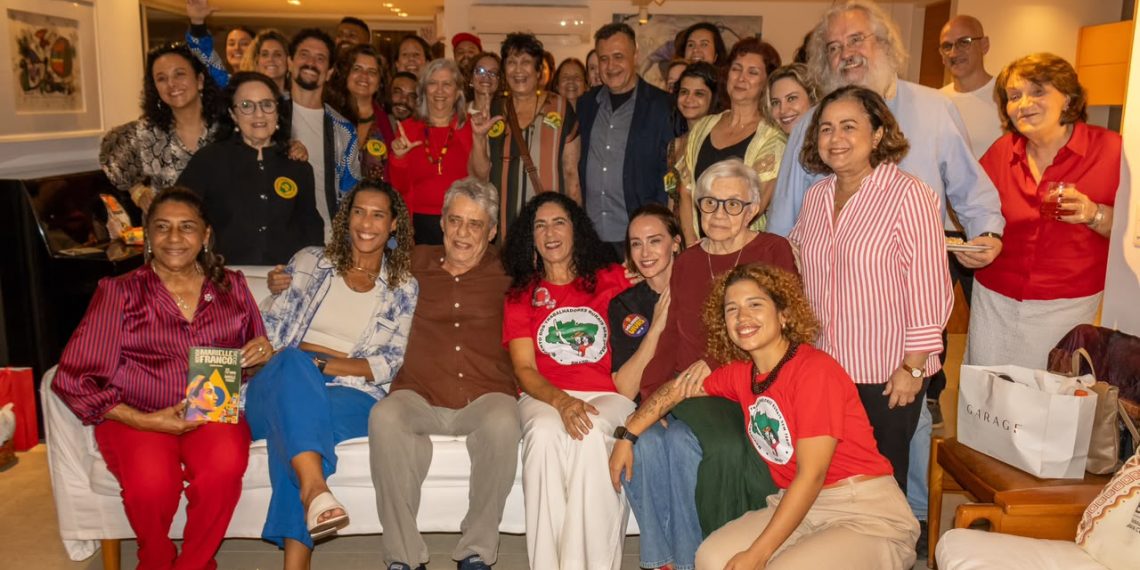 Durante o comício, as candidatas destacaram a importância da mobilização popular