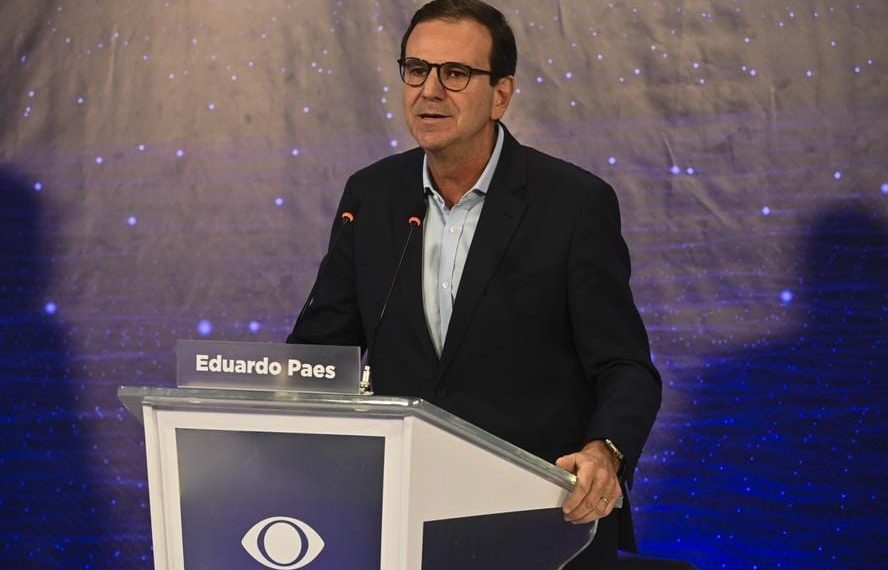 Ele  justifica a desistência pelo fato de o período eleitoral não ter se iniciado oficialmente, o que ocorre no próximo dia 16