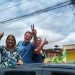 Eduardo Paes ao lado da deputada estadual Lucinha, em 2018, na Zona Oeste do Rio