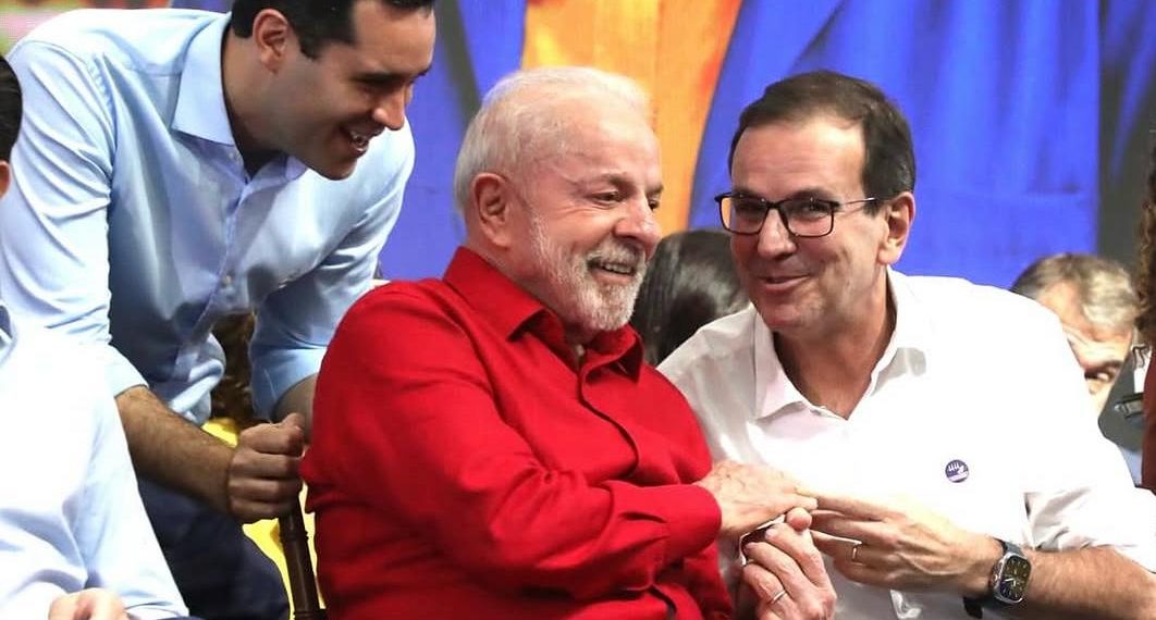 Lula, com o prefeito Eduardo Cavaliere e o seu candidato ao governo do estado, Eduardo Paes