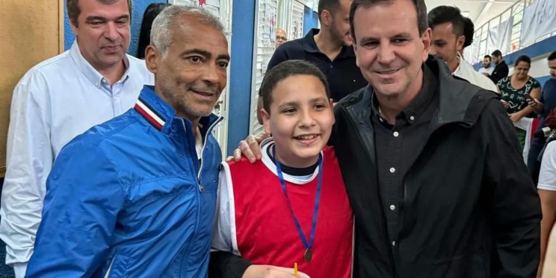 Romário e Eduardo Paes em evento de campanha em 2024