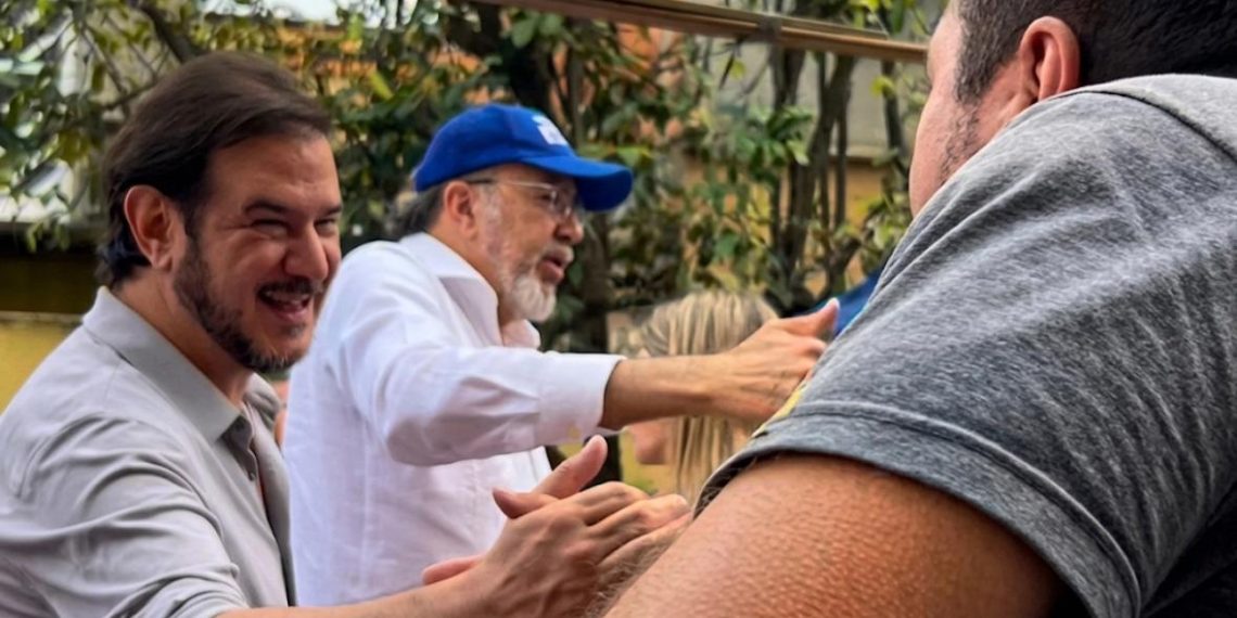 Antonio Rueda, em campanha ao lado de Márcio Canella: expectativa é ser o mais votado do partido