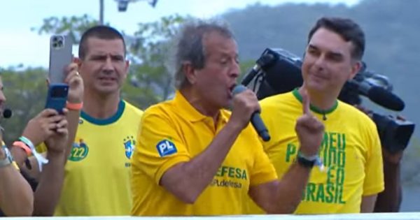 Valdemar Costa Neto discursa no evento de Flávio Bolsonaro