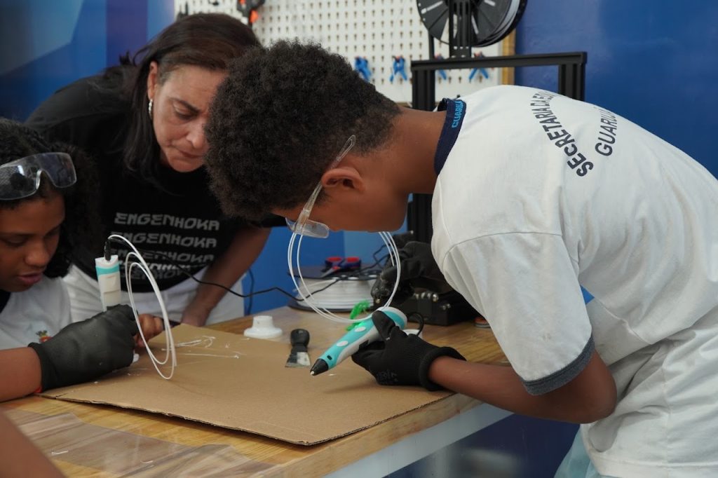 Projeto cultural inaugura estúdio de criação em escola municipal na Praça Mauá