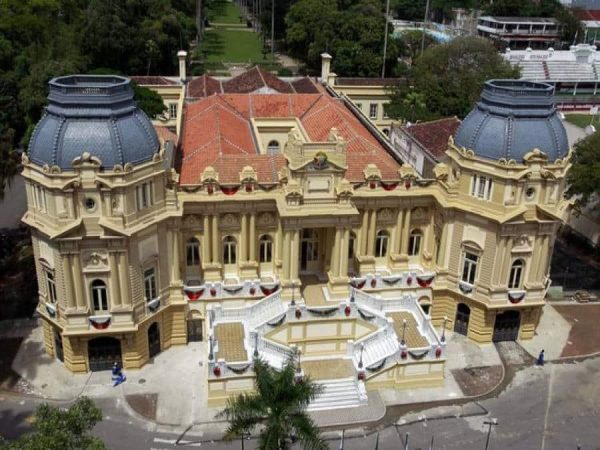 Clima de mar do Caribe no Guanabara: Ricardo Couto assina apenas uma exoneração, e Casa Civil vence por goleada de 16 X 12 nas nomeações