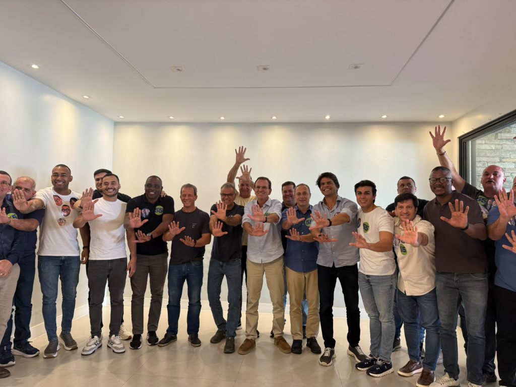 Paes leva agenda de campanha para Nova Iguaçu — mesmo destino de Douglas Ruas — e reúne 18 dos 23 vereadores da cidade