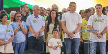 Douglas Ruas, o pai, Capitão Nelson, e Flávio Bolsonaro