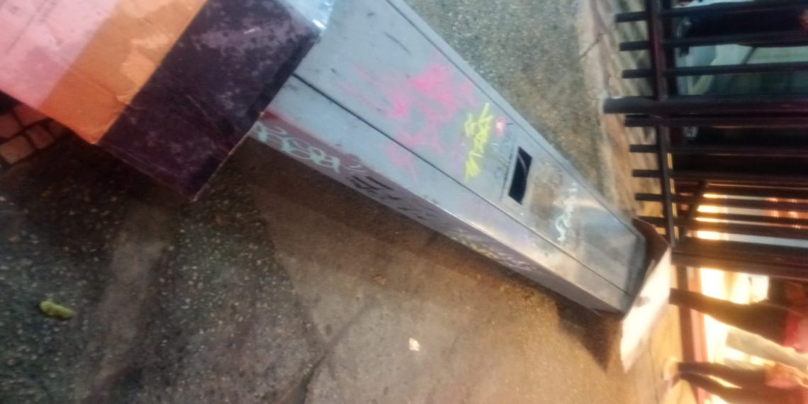 Poste caído em Copacabana