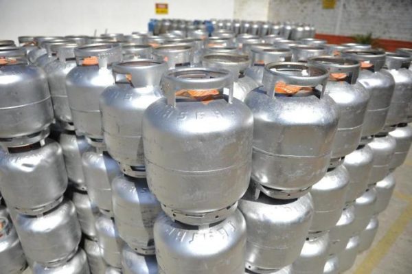 A guerra do botijão: disputa por regras do programa Gás do Povo pode fazer o preço aumentar para o consumidor
