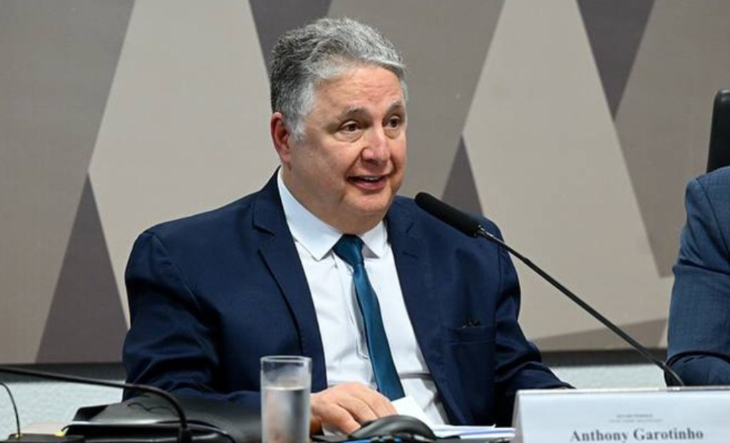 TSE derruba restrições impostas a Anthony Garotinho pelo Tribunal Regional Eleitoral; ex-governador volta a ter acesso ao fundo e à propaganda eleitoral