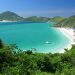 Vista de Arraial do Cabo, um dos principais destinos turísticos da Região dos Lagos; licitação de R$ 10 milhões para ações de publicidade e promoção turística do município é alvo de questionamentos no TCE
