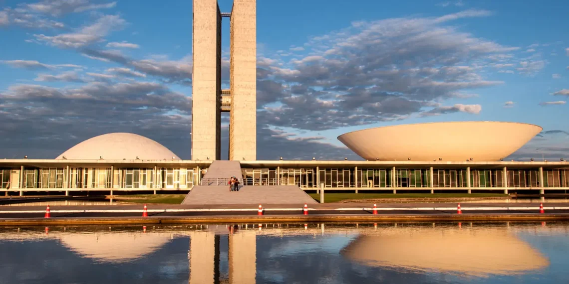 Candidatos do Rio, juntos, declaram R$ 1,14 bilhão em bens; União lidera ranking e PL aparece em segundo 48 Patrimônio declarado pelos candidatos de 21 partidos no Rio chega a R$ 1,14 bilhão nas eleições de 2026