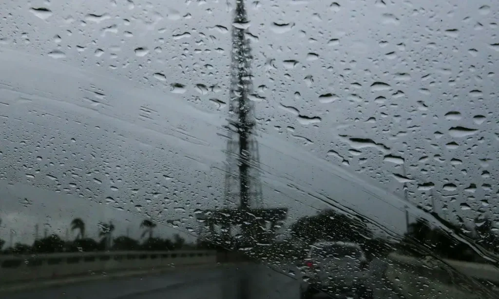 Chuva paralisa produção do Sistema Acari e municípios na Baixada podem enfrentar falta d’água