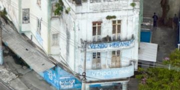A desapropriação assegura o suporte jurídico necessário para que o município incorpore o edifício ao seu patrimônio