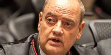 Couto abre a semana com exclusividade para exonerações no Diário Oficial; esposa do vereador Leniel Borel integra lista de cortes