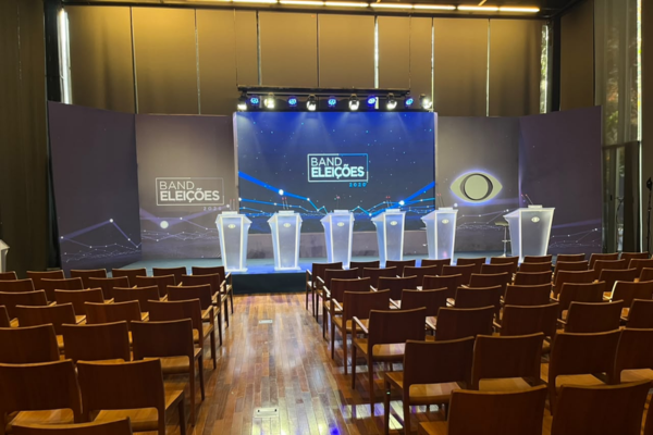 Eleições 2026: primeiro debate entre candidatos a governador do Rio começa daqui a pouco com transmissão do TEMPO REAL 47 palanque dos candidatos no debate