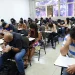Pessoas fazendo prova de concurso