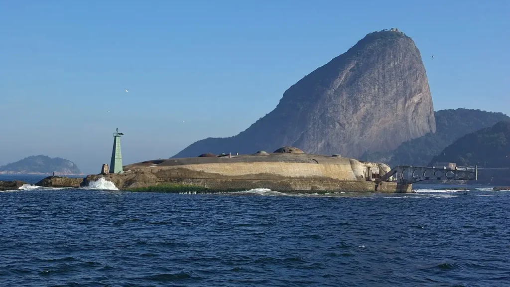 Família é assaltada durante passeio de jet ski na Baía de Guanabara; polícia investiga