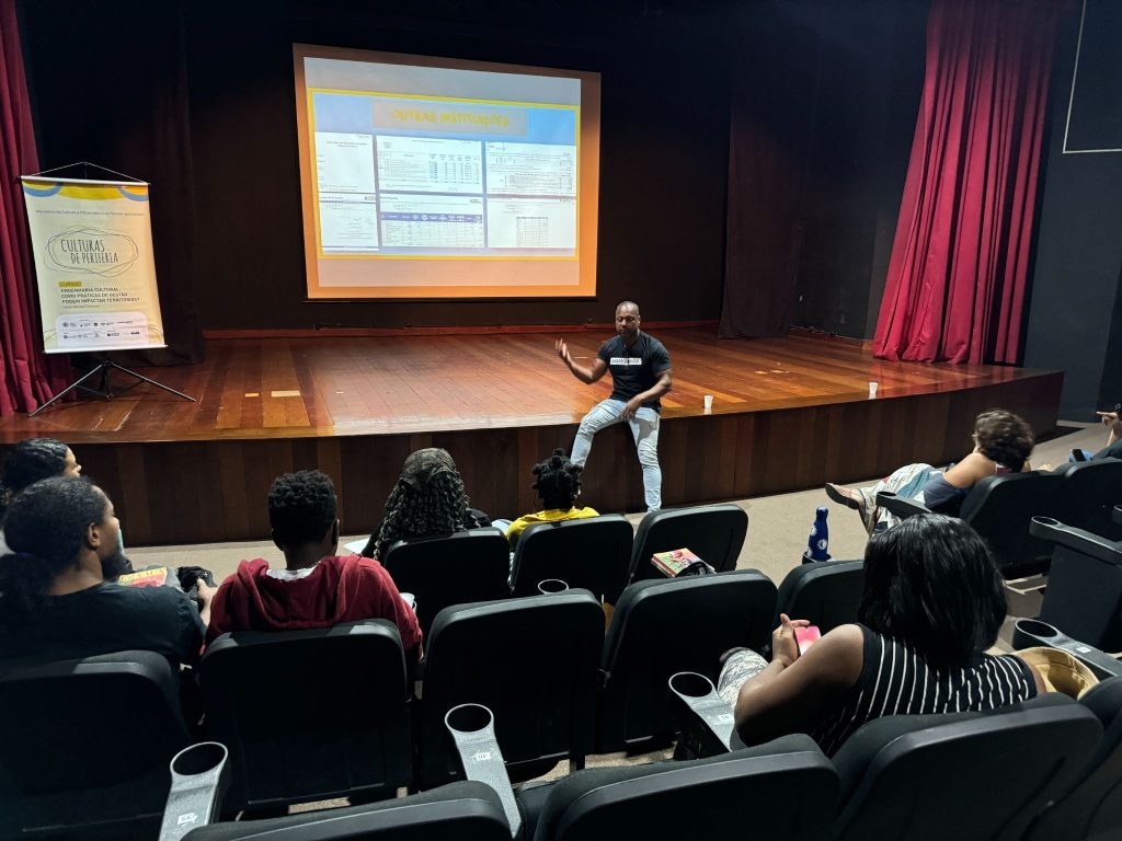 Complexo da Maré recebe curso gratuito de gestão financeira