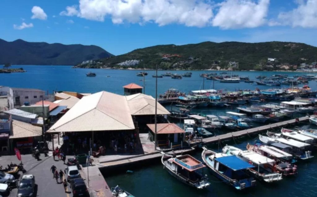 Justiça Federal determina suspensão imediata de obras na Marina dos Pescadores, em Arraial do Cabo, por irregularidades em licenciamento ambiental