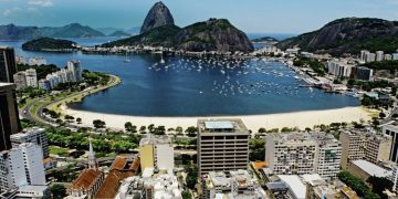 Levantamento mostra força da hotelaria do Rio: setor paga salários 46% acima da média e emprega mais de 21 mil pessoas 10 O estudo também mostra que 90,3% dos trabalhadores têm carteira assinada por prazo indeterminado