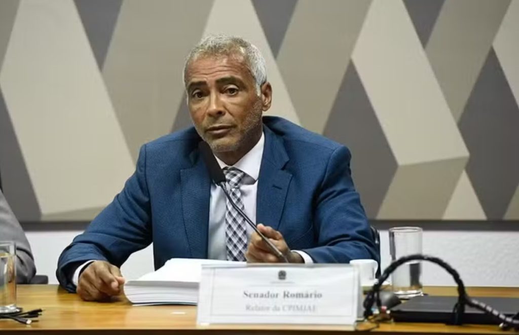 Romário devolve aos cofres públicos R$ 29 mil de salário no Senado após período como comentarista da Copa do Mundo