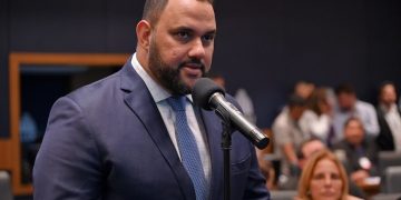 Preso desde maio, Thiago Rangel renuncia ao mandato de deputado na Alerj 1 Thiago Rangel renunciou ao mandato de deputado estadual nesta quarta-feira (12)