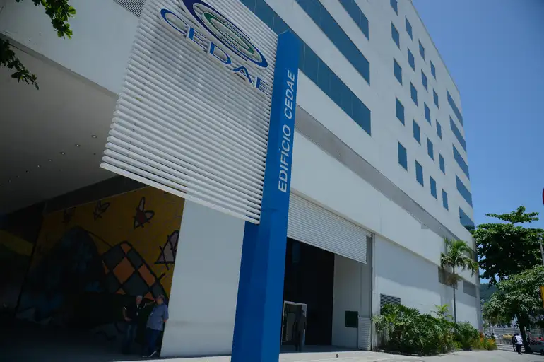 Água parada: Justiça suspende licitação da Cedae para contratar escritórios de advocacia 48 Água parada: Justiça suspende licitação da Cedae para contratar escritórios de advocacia