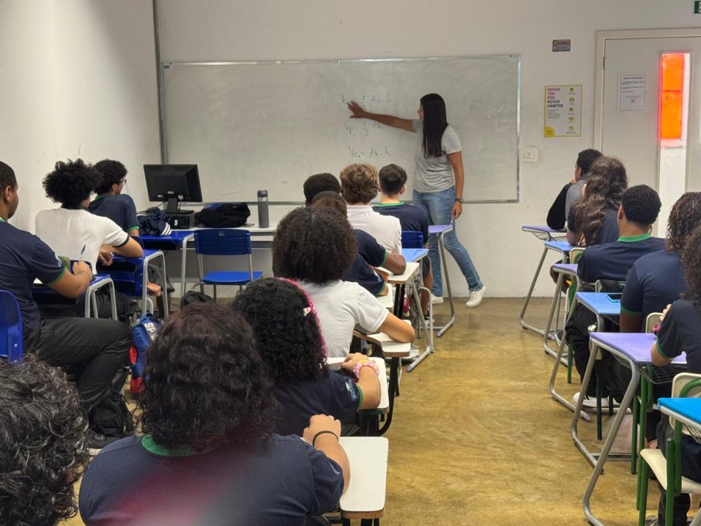 Falta de internet afeta curso técnico em colégio estadual no Andaraí; unidade espera liberação de recursos desde junho