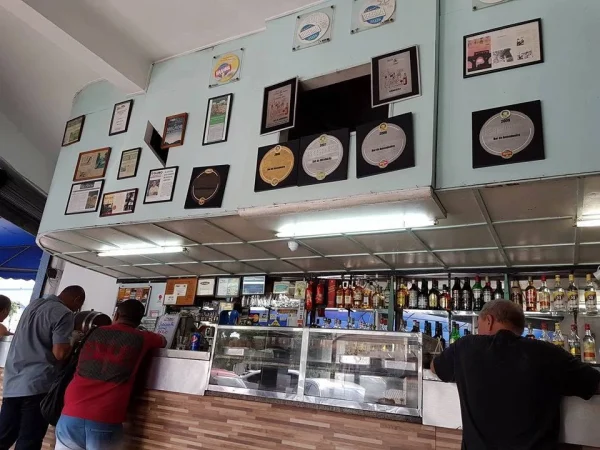 O Bar da Amendoeira, tradicional botequim de Maria da Graça, bairro vizinho ao dos Ingleses: para as almas boêmias 