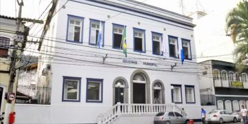 Prefeitura de Angra dos Reis: licitação de R$ 6 milhões para publicidade foi suspensa por decisão cautelar do TCE