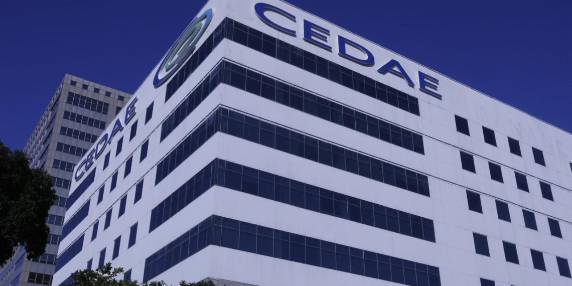 Caso Master: Cedae contrata R$ 1,8 milhão em advocacia para atuar em apurações sobre aplicação de R$ 200 milhões no banco 50 Cedae contratou escritórios de advocacia para atuar em procedimentos e apurações relacionados ao investimento de R$ 200 milhões no Banco Master.